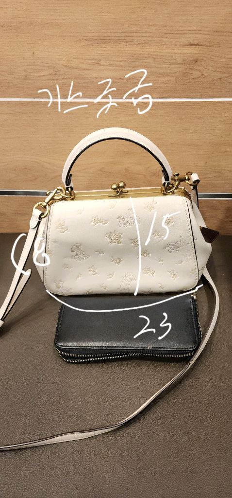 COACH 디즈니 콜라보 사첼백 이미지