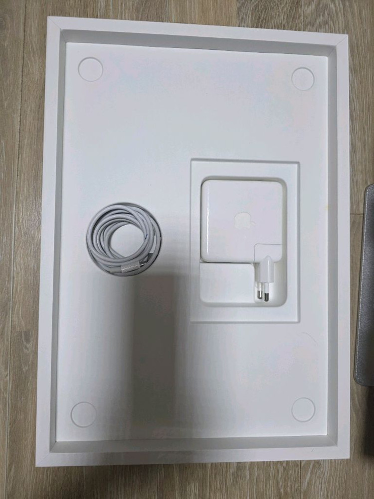 맥북 프로 16인치 2019 i9 이미지