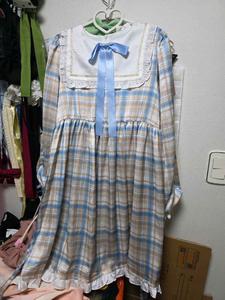 블루 브라운 체크 레이스 원피스 의상 이미지