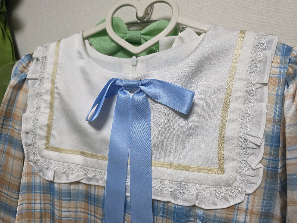 블루 브라운 체크 레이스 원피스 의상 이미지