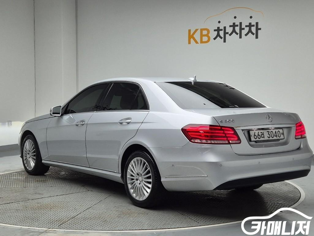 [벤츠]E-클래스 W212 E300 아방가르드 (5인승) 이미지