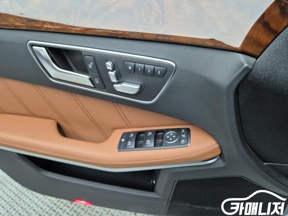 [벤츠]E-클래스 W212 E300 아방가르드 (5인승) 이미지