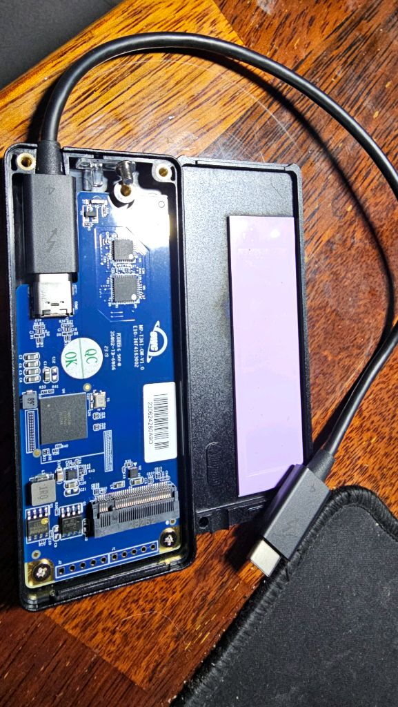 썬더볼트3 케이블 일체형 외장 M.2 NVMe ssd 케이스 OWC Envoy Express 이미지