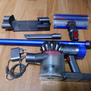 다이슨 무선청소기 V8 (SV10) 이미지