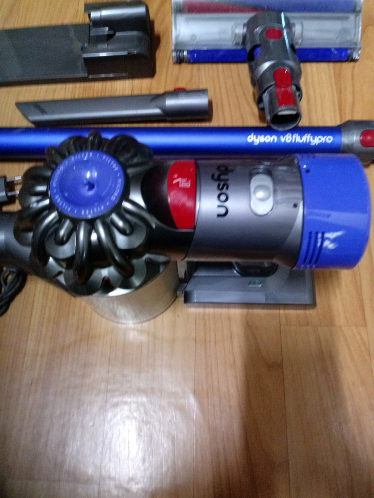 다이슨 무선청소기 V8 (SV10) 이미지