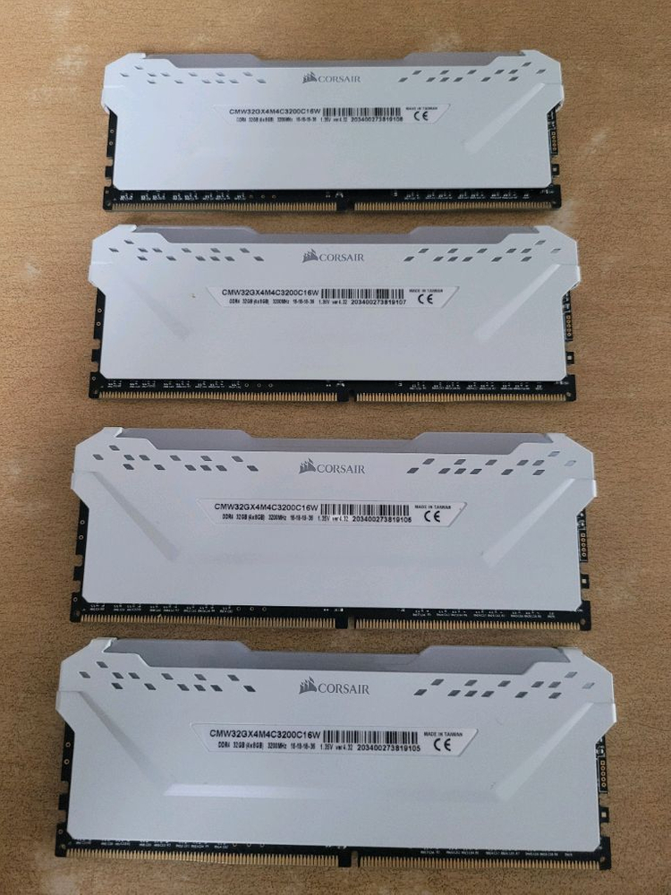 커세어 DDR4 3200 CL16 8GB x4 직거래시 24만 이미지