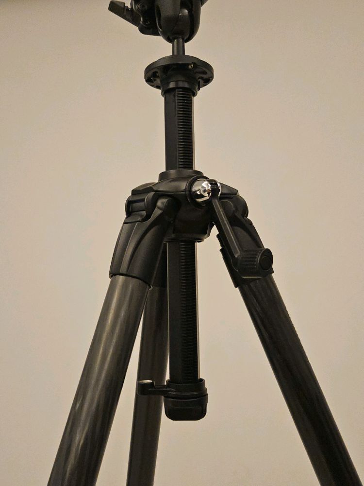 맨프로토 MT057C4-G 카본삼각대 + 맨프로토 327RC2 조이스틱 이미지