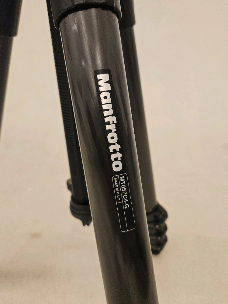 맨프로토 MT057C4-G 카본삼각대 + 맨프로토 327RC2 조이스틱 이미지