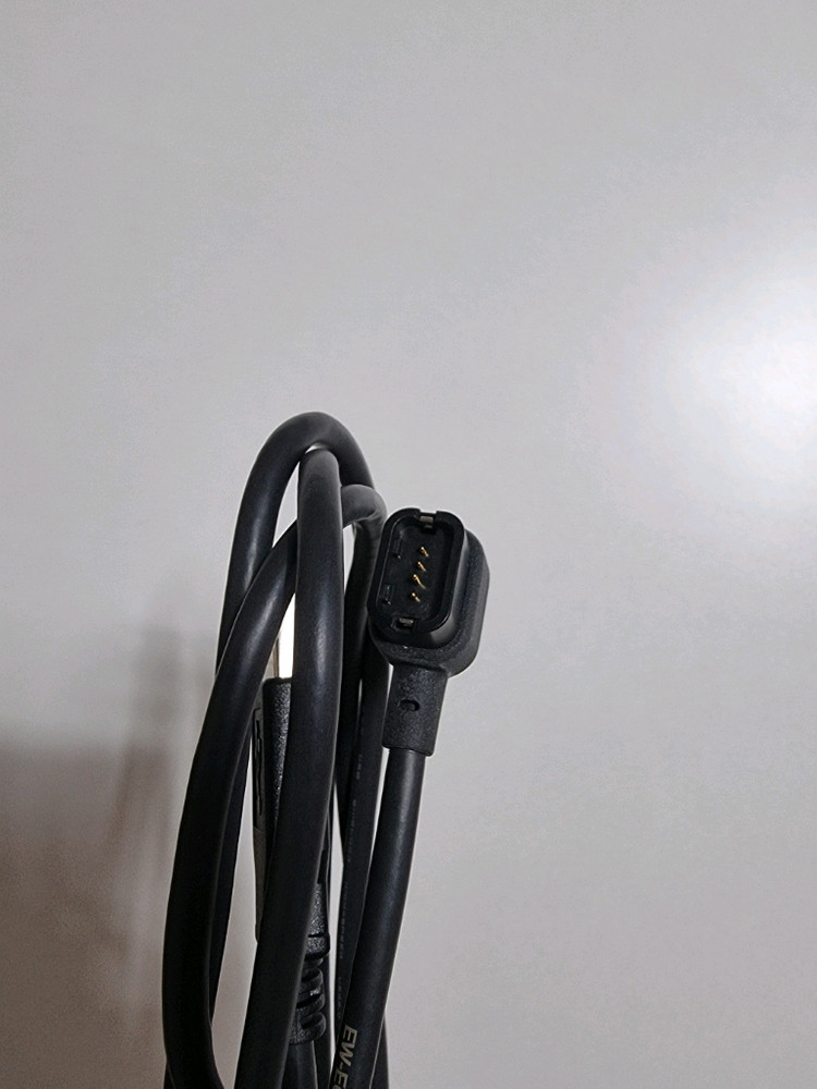 시마노 12단 di2 충전선 ec300 판매합니다 이미지