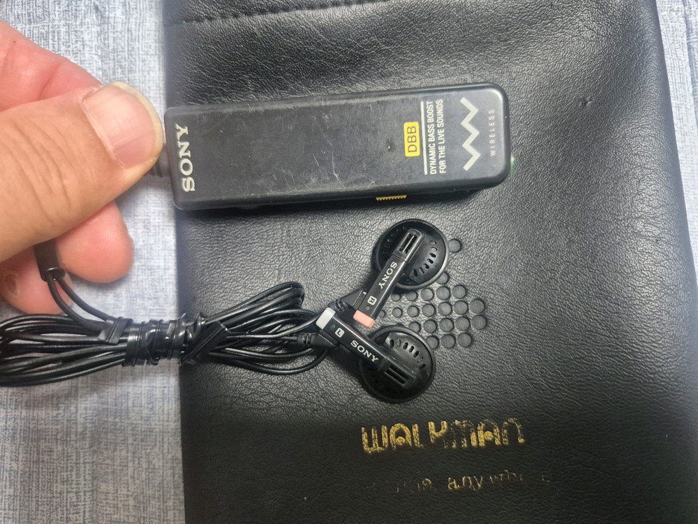 SONY WM 506 BLACK색상 정크기기 판매합니다. 이미지