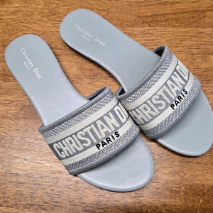 크리스찬 디올 디웨* 이미지