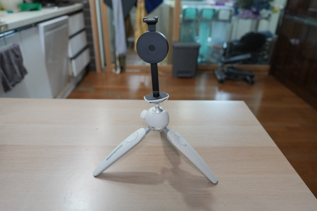 맨프로토 미니삼각대 픽시에보+모먼트 맥세이프 홀더 이미지
