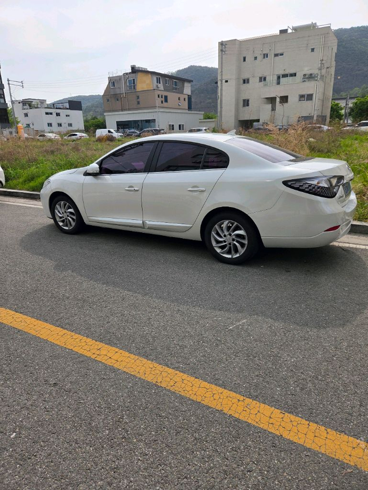 르노 sm3 ze 전기차 이미지