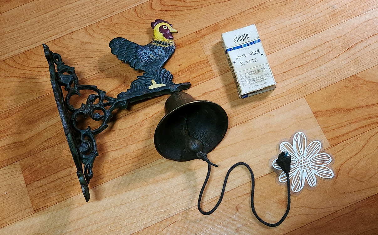 미국산 빈티지 무쇠 닭종 벽걸이형 이미지