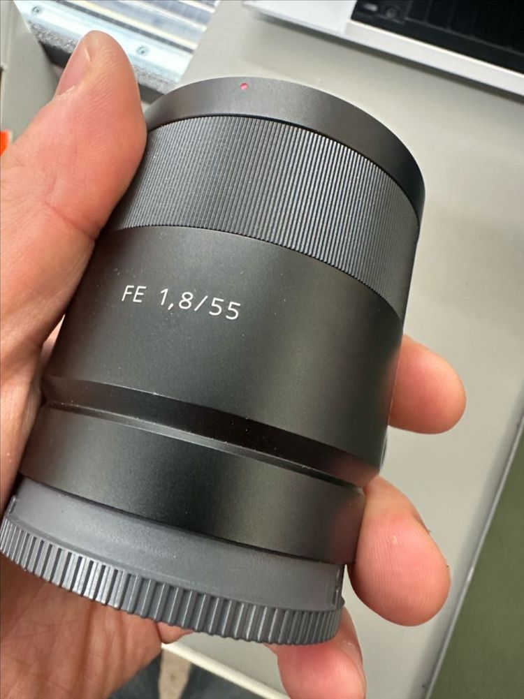 소니 FE 55mm F1.8 렌즈 이미지