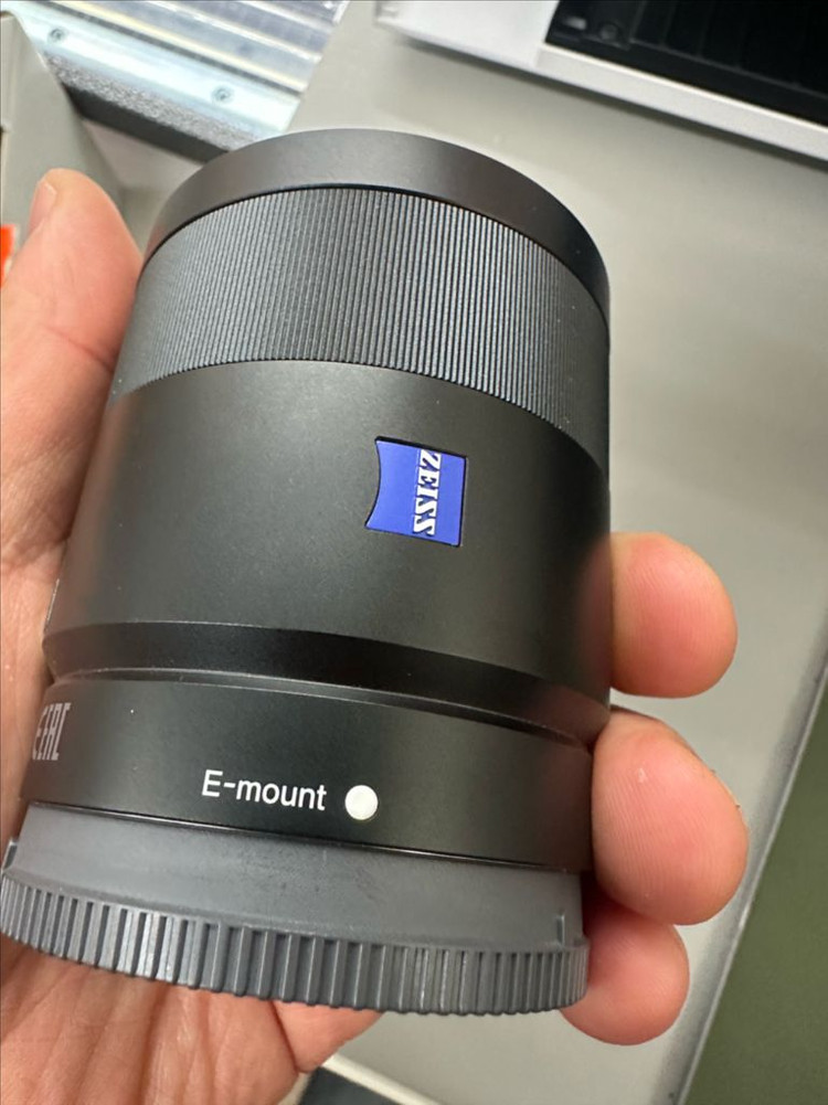 소니 FE 55mm F1.8 렌즈 이미지