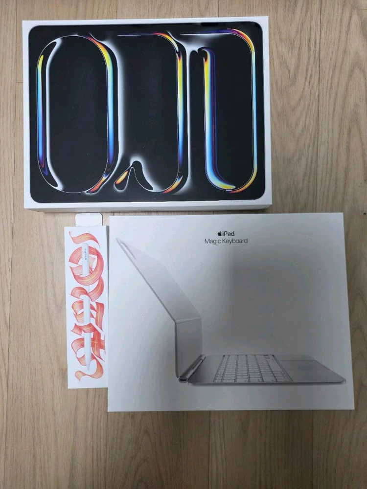 Apple iPad Pro 13 (M4) 1TB Wi-Fi + Cellular 애케플 매직키보드 애플펜슬 포함 이미지