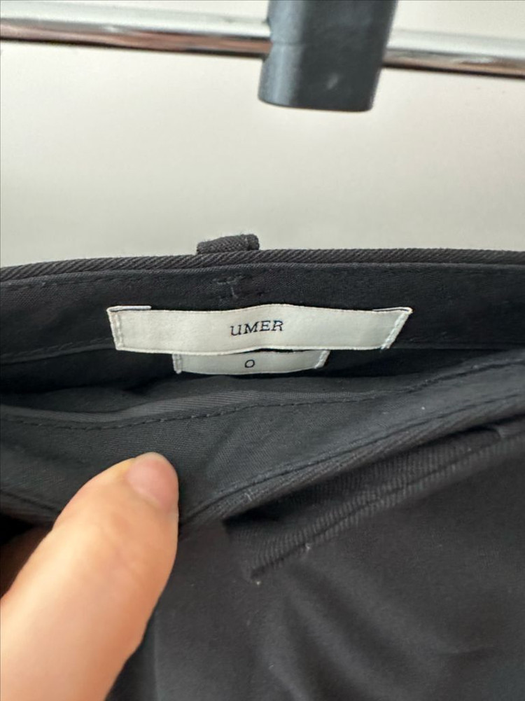 유메르 블랙 치마 이미지