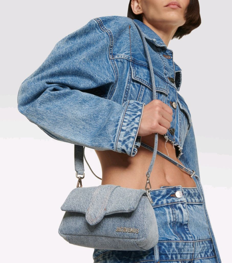 제니,조이 착용) JACQUEMUS 자크뮈스 데님백 이미지