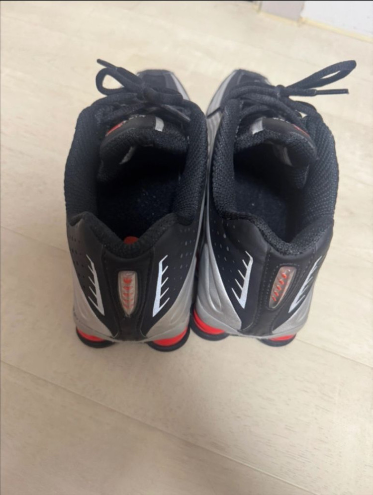 나이키 샥스 레드 270 이미지