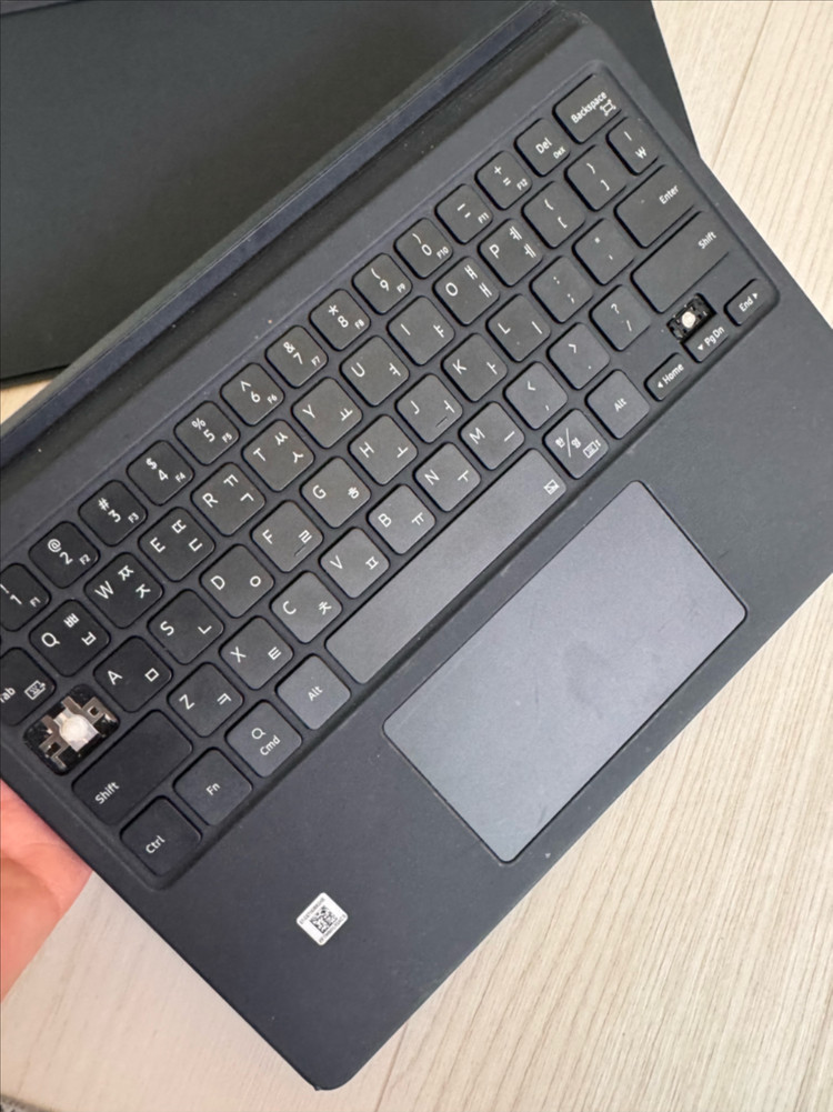 갤럭시탭S9 삼성 키보드 북커버 케이스 미세하자 이미지