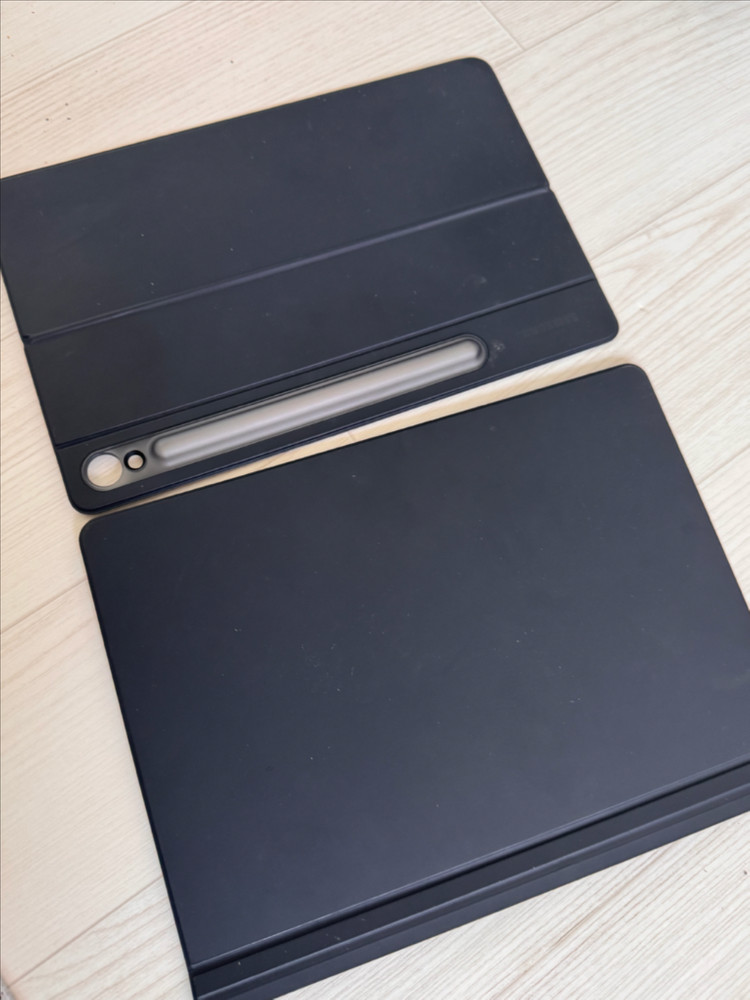 갤럭시탭S9 삼성 키보드 북커버 케이스 미세하자 이미지