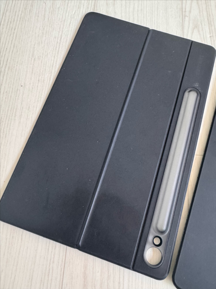 갤럭시탭S9 삼성 키보드 북커버 케이스 미세하자 이미지