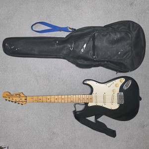 펜더 스트라토캐스터 블랙 일렉기타 이미지