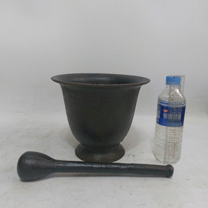 무쇠절구 와 공이 세트 이미지