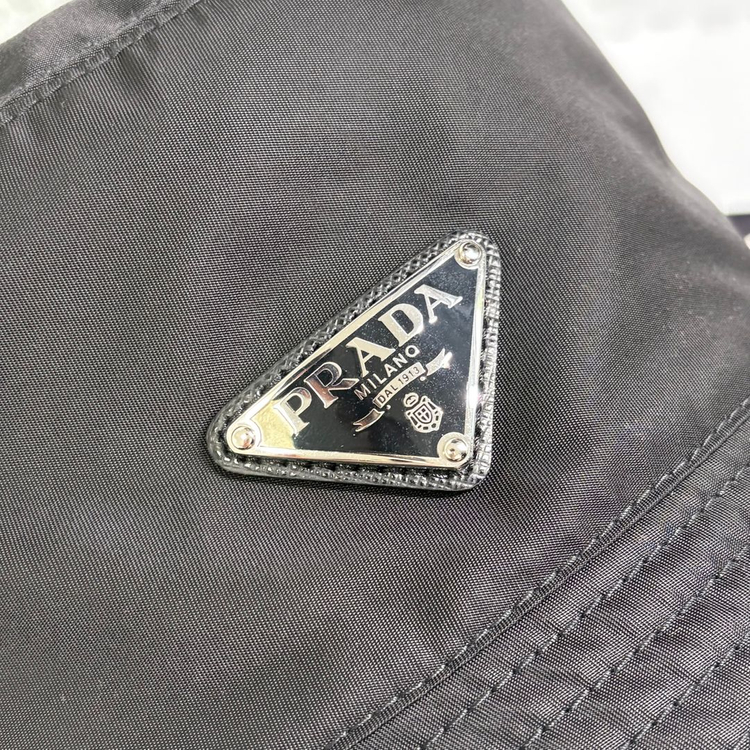 프라다 리나일론 버킷햇 블랙 M사이즈 새상품급 이미지