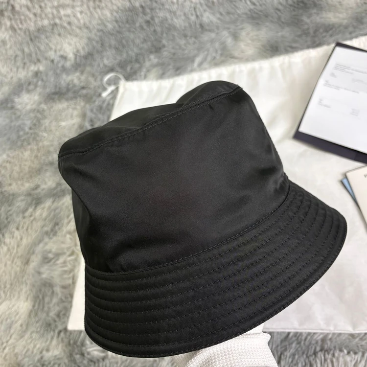 프라다 리나일론 버킷햇 블랙 M사이즈 새상품급 이미지