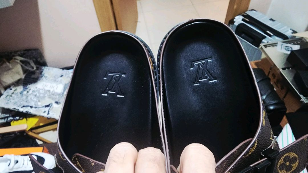 루이비통 슬리퍼 이미지