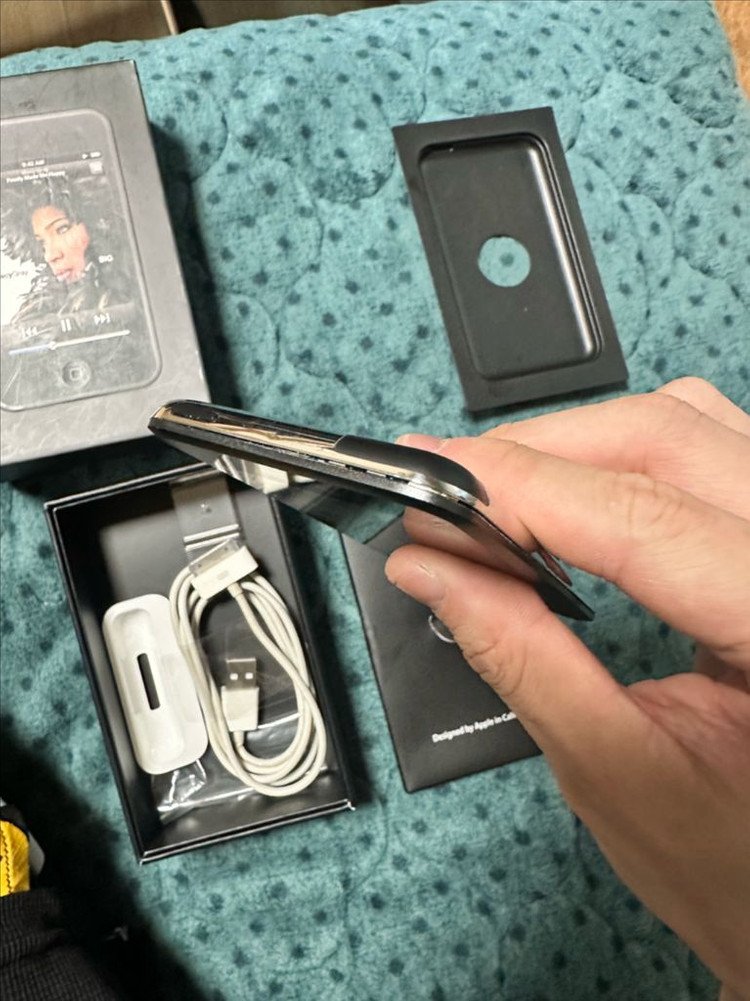 A1213 아이팟 터치 1세대 이미지