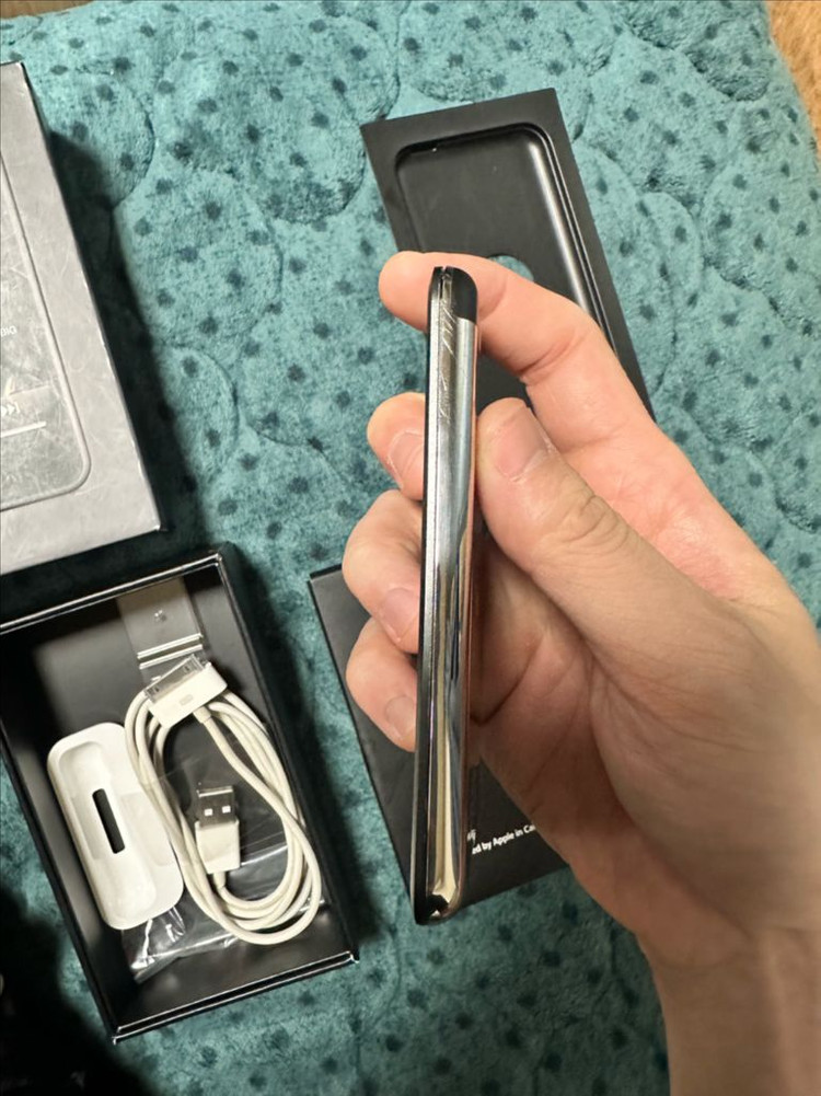 A1213 아이팟 터치 1세대 이미지