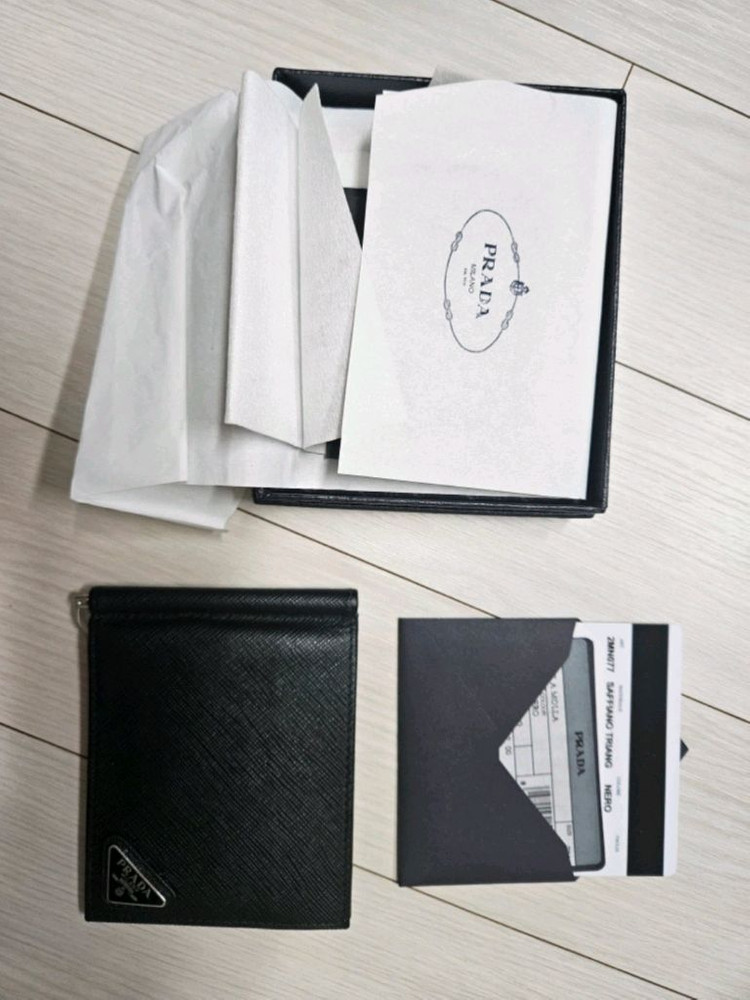 프라다 사피아노 레더 머니 클립 지갑 블랙 이미지