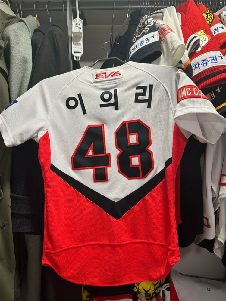 24 기아타이거즈 어센틱 홈 유니폼 이의리 85 팝니다 이미지