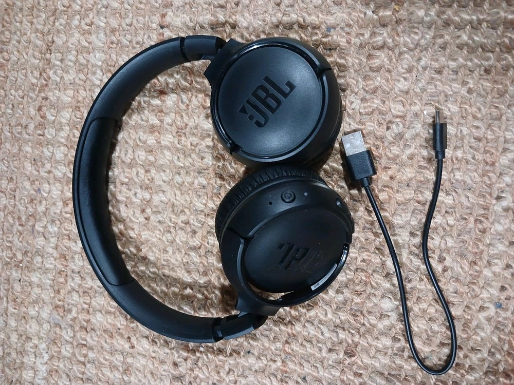 JBL 노이즈캐슬링 무선 헤드폰 이미지