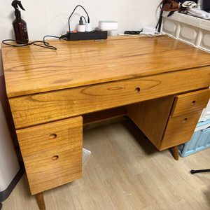 원목 화장대 책상 이미지