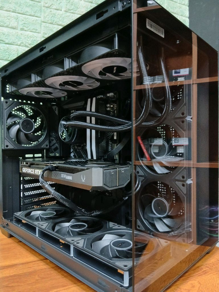 미사용 ) 9800X3D & RTX5070 컴퓨터 PC 이미지