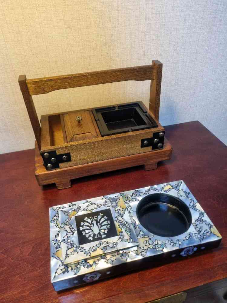 [근대사 기물]한국 나전칠기 자개 상감 연초함+일본 이동식 무쇠 연초함 이미지