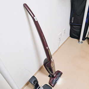 정상작동 일렉트로룩스 무선청소기 배터리43분 와인색 2in1 스틱+핸디형 이미지