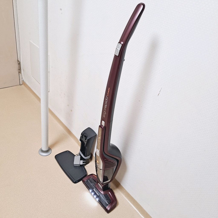 정상작동 일렉트로룩스 무선청소기 배터리43분 와인색 2in1 스틱+핸디형 이미지