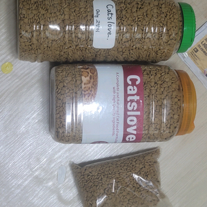 고양이 사료ᆢ남은 것..5kg중 4.5kg이 넘습니다 이미지