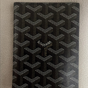 고야드 시그니처 패턴 여권 카드 지갑 이미지