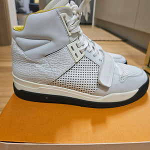 루이비통 운동화 이미지