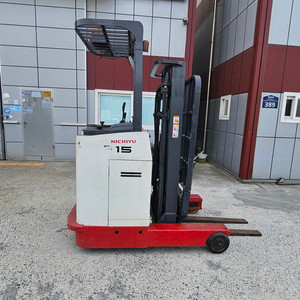 배터리가 2019년식인 저렴한 니찌유 입식 1.5톤 전동지게차 3m 350만 이미지