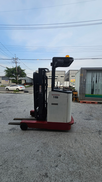 배터리가 2019년식인 저렴한 니찌유 입식 1.5톤 전동지게차 3m 350만 이미지
