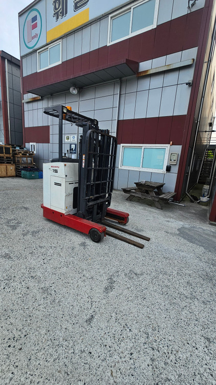 배터리가 2019년식인 저렴한 니찌유 입식 1.5톤 전동지게차 3m 350만 이미지