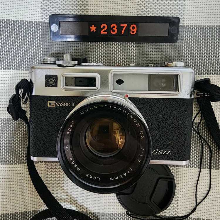 야시카 일렉트로 35 gsn 필름카메라 실버바디 이미지