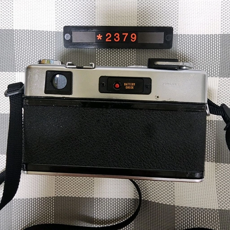 야시카 일렉트로 35 gsn 필름카메라 실버바디 이미지